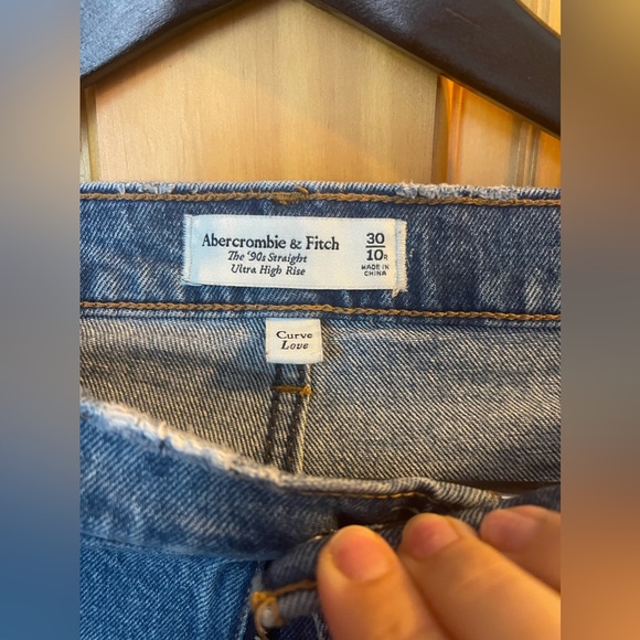 Abercrombie & Fitch Curve Love, The 90s Straight Ultra High Rise - Picture 3 of 3